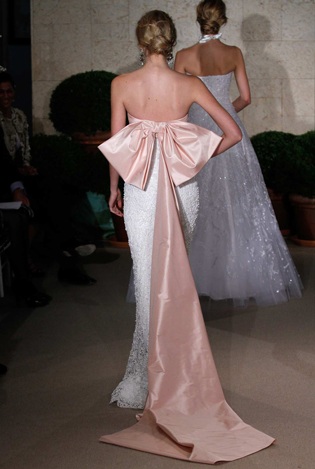 Oscar de la Renta wedding dress EMBROIDERED GUIPURE STRAPLESS GOWN WITH PINK SILK TAFFETA DRAPED BOW
