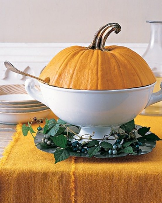 dinner table decoration for Halloween and Thanksgiving